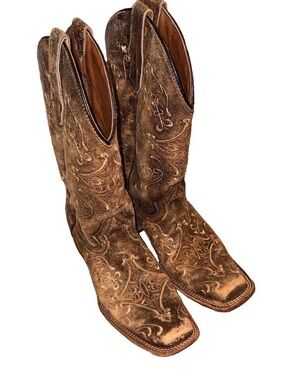 Circle G Distressed Brown Embroidered Western Heeled Boots